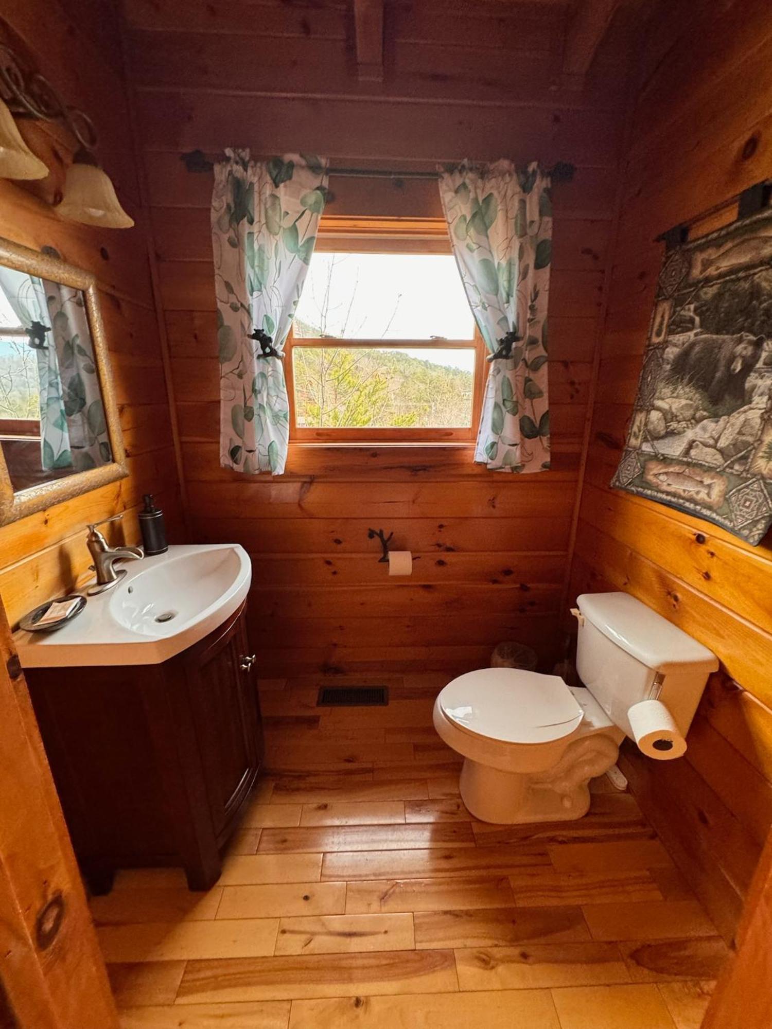 Smoky Paws - Exceptional Cabin, Stunning Mountain Views, Hot Tub, Tranquil, Gigabit Internet, Free L2 Ev Pigeon Forge Exterior foto