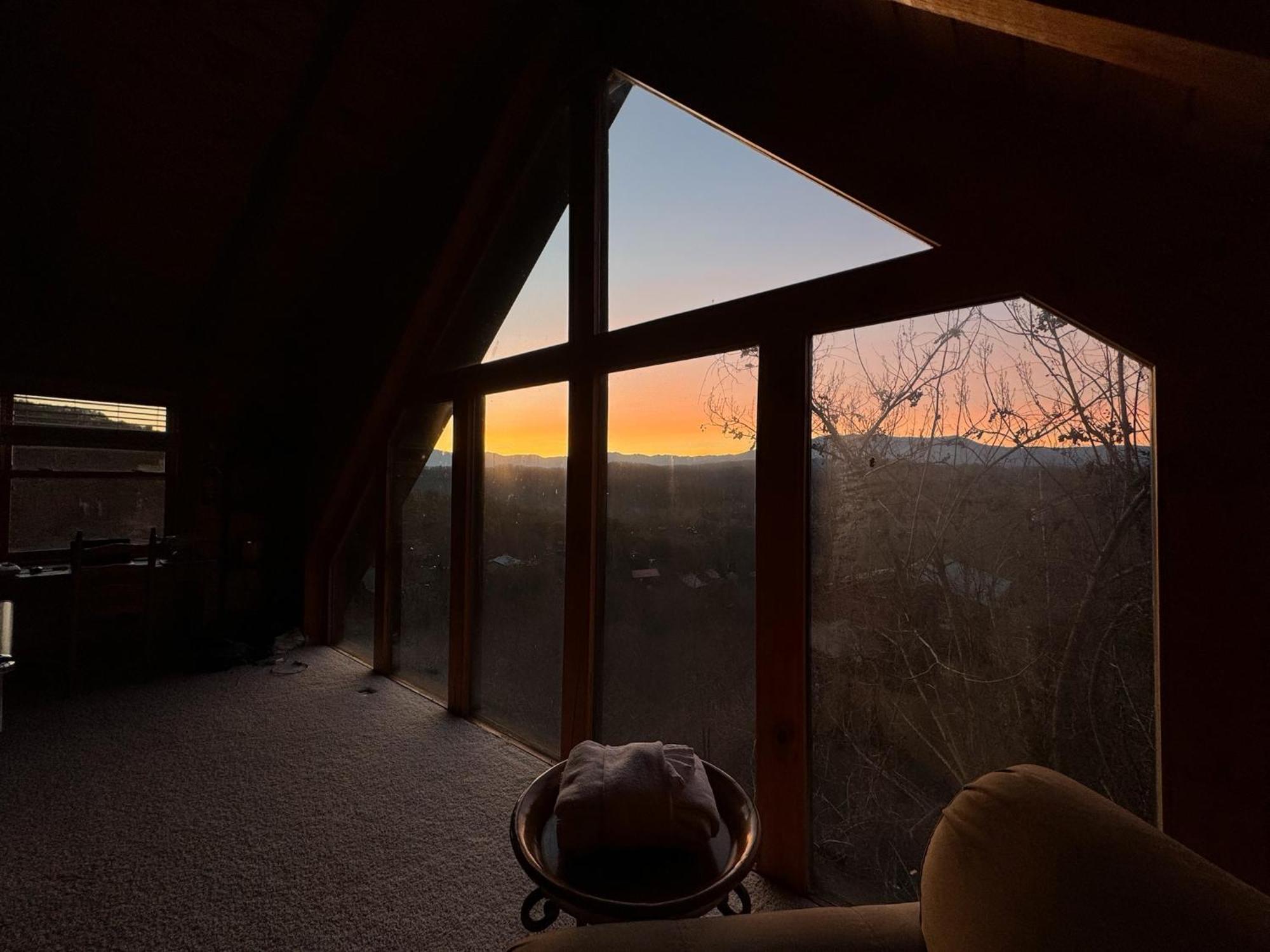 Smoky Paws - Exceptional Cabin, Stunning Mountain Views, Hot Tub, Tranquil, Gigabit Internet, Free L2 Ev Pigeon Forge Exterior foto