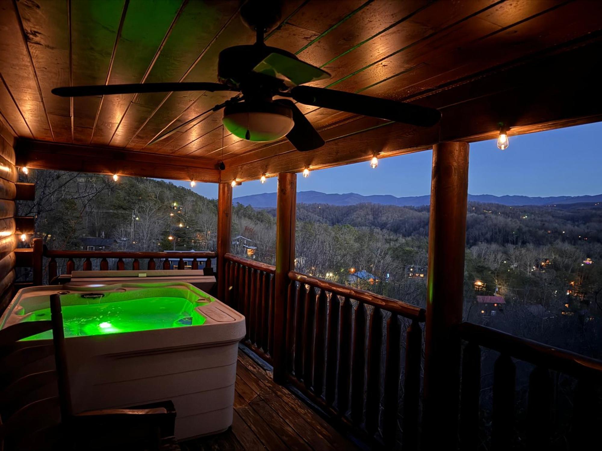 Smoky Paws - Exceptional Cabin, Stunning Mountain Views, Hot Tub, Tranquil, Gigabit Internet, Free L2 Ev Pigeon Forge Exterior foto