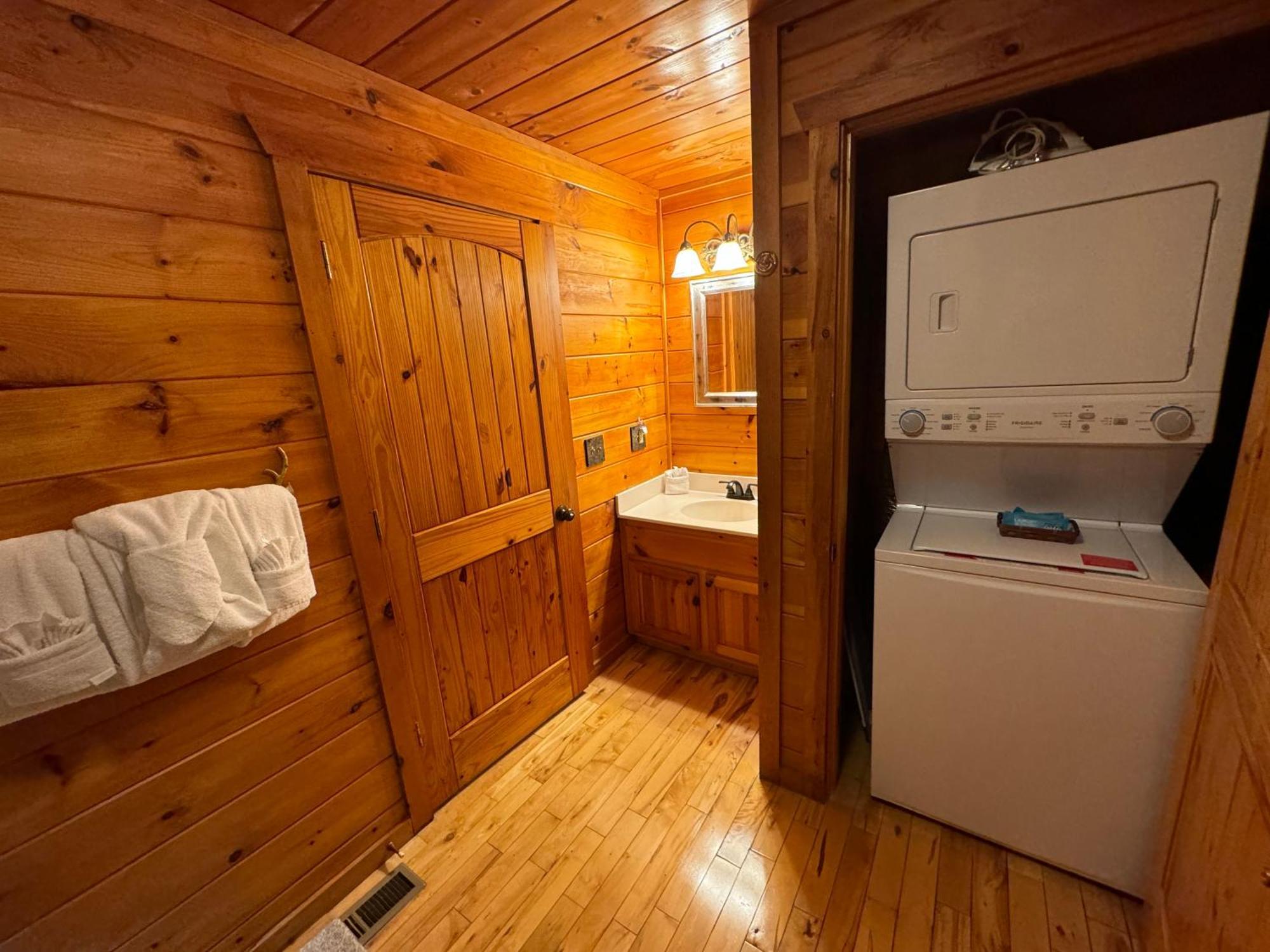 Smoky Paws - Exceptional Cabin, Stunning Mountain Views, Hot Tub, Tranquil, Gigabit Internet, Free L2 Ev Pigeon Forge Exterior foto